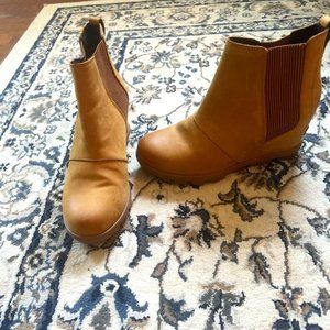 Sorel Boots Tan
